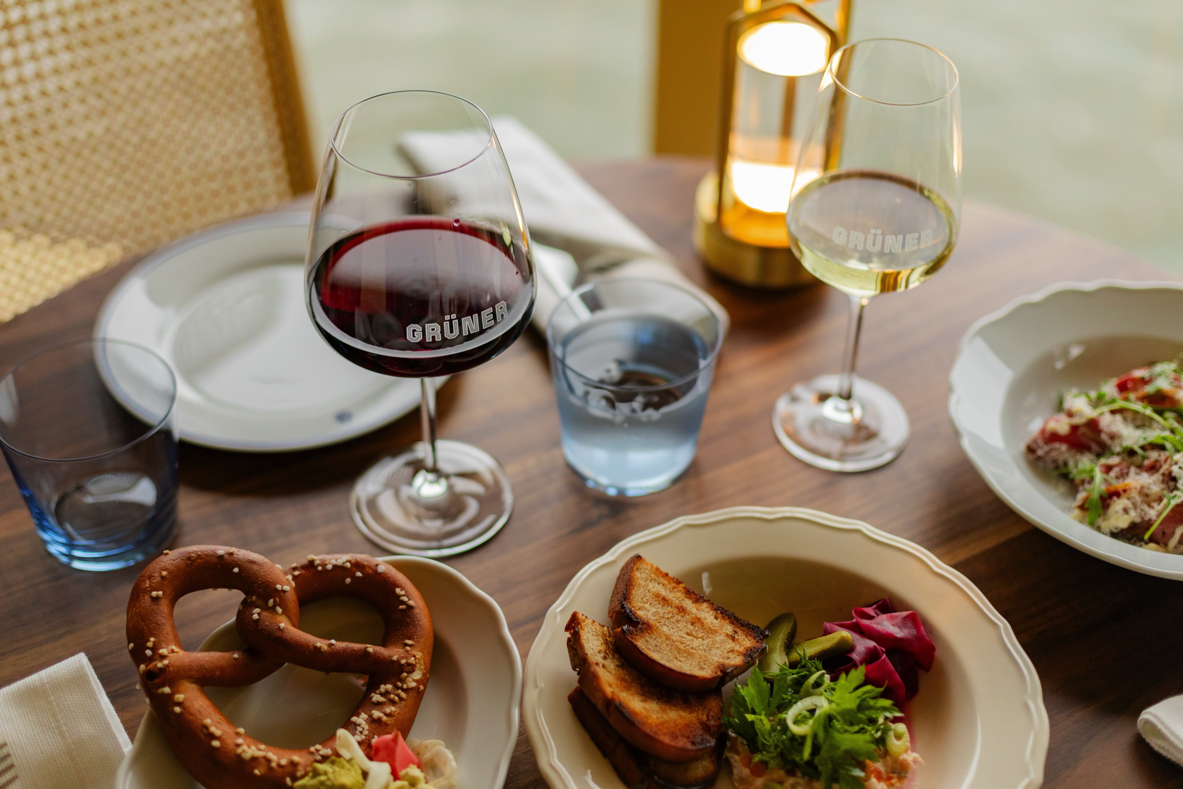 APT Solara - The Gruner Bar & Dining